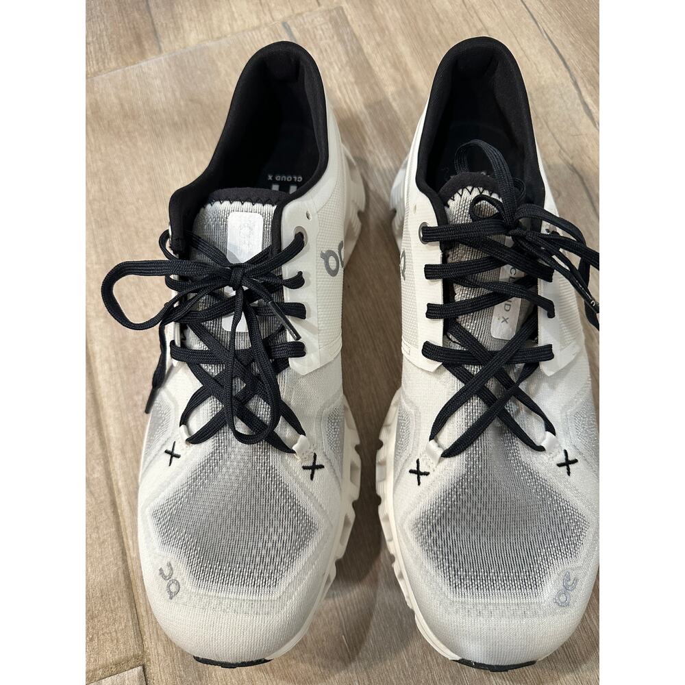 On Cloud X 3 running and training shoes white/black 10.5